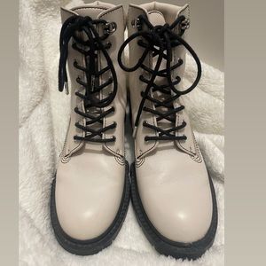 Authentic COACH boots,Very stylish, great durable boots.